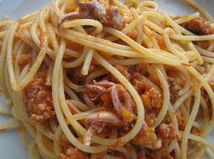 Spaghetti con ragù di calamari