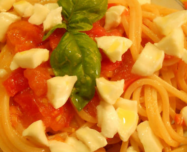 Spaghetti pomodorini e mozzarella di bufala