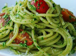 Spaghetti al pesto e pomodorini